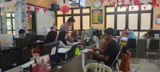 Bhabinkamtibmas Wonokusumo Lakukan Pendampingan dan Himbauan kepada Warga Menjelang Hari Kemerdekaan