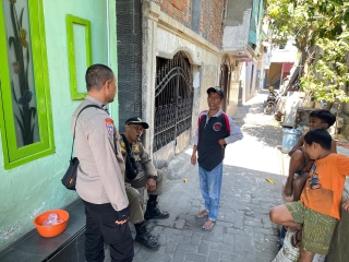 Aiptu Fabian dan Satpol PP Lakukan Sambang Warga untuk Himbauan Kamtibmas di Kelurahan Genting Kalia