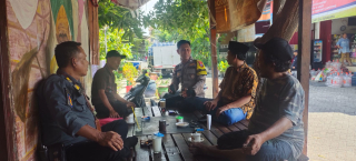 Sambang Warga oleh Bhabinkamtibmas Wonokusumo untuk Meningkatkan Harkamtibmas