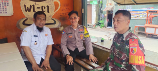 Bhabinkamtibmas Wonokusumo Bersama 3 Pilar Dampingi Lurah Sambangi Warga