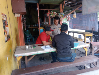 Bhabinkamtibmas Ujung Ajak Warga Jaga Kebersihan dan Ketertiban Lingkungan