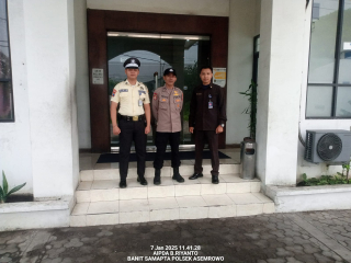 Patroli Pemantauan Objek Vital di Bank Panin Tambak Langon oleh Polsek Asemrowo
