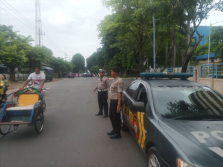 Personil Polsek Pabean Cantikan Laksanakan Patroli Keamanan dan Pemantauan Lalu Lintas di Jalan Stasiun Kota