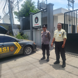 Patroli Harkamtibmas, Personil Polsek Asemrowo Pantau Keamanan di PT Injaplas Raya