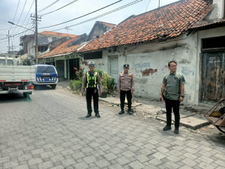 Polsek Semampir Laksanakan Patroli Harkamtibmas di Jalan Petukangan Ampel, Antisipasi Parkir Liar dan 3C