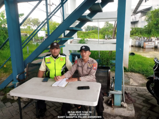 Personil Polsek Asemrowo Laksanakan Patroli Keamanan di Pergudangan PLN Tambak Langon