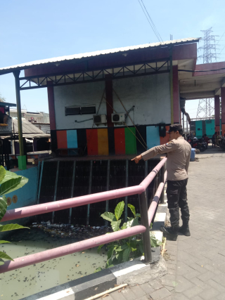 Bhabinkamtibmas Genting Kalianak Sambang Warga dan Berikan Himbauan Menjelang Mudik Lebaran