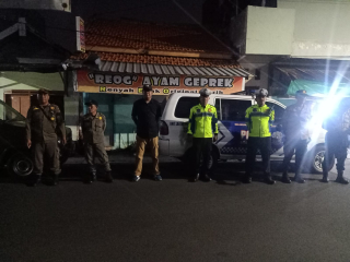 Patroli Harkamtibmas di Jalan Wonosari Lor Baru, Personil Polsek Semampir Bersama Satpol PP Antisipasi Gangguan Kamtibmas
