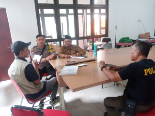 Bhabinkamtibmas Wonokusumo Koordinasi Bersama Kasibangtib Terkait Situasi Kamtibmas di Wilayah