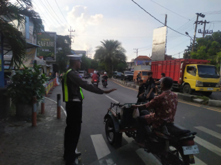 Personel Polsek Semampir Laksanakan Gakturlin di TL Karang Tembok, Antisipasi R2 Lawan Arus