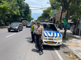 Patroli Jalan Perak Timur, Polsek Pabean Cantikan Pastikan Kelancaran Arus Lalu Lintas
