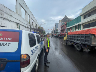 Personil Polsek Pabean Cantikan Patroli Harkamtibmas di Jalan Kembang Jepun
