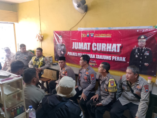 Jumat Curhat Polsek Asemrowo, Wadah Dialog Terbuka Bersama Warga di Warung Kopi Pio