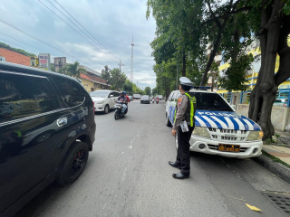 Polsek Pabean Cantikan Laksanakan Patroli Harkamtibmas dan Lalin di Jalan Stasiun Kota