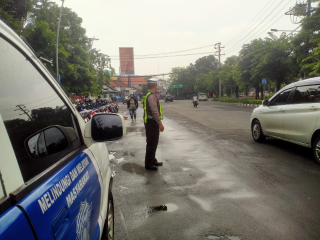 Personil Polsek Pabean Cantikan Laksanakan Patroli Harkamtibmas dan Lalu Lintas di Jalan Bunguran