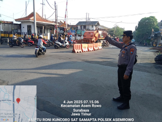 Polsek Asemrowo Laksanakan Patroli Pantau Arus Lalin di Jalan Tambak Mayor