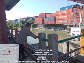 Polsek Asemrowo Laksanakan Patroli Pemantauan Debit Air di Pintu Air Balong II