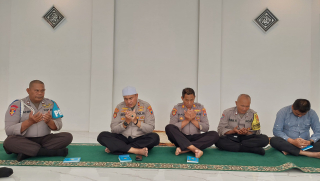 Polsek Pabean Cantikan Gelar Tahlil dan Yasinan Rutin di Musholah Al Alamin