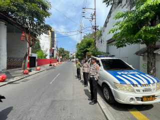 Personel Polsek Pabean Cantikan Laksanakan Patroli Harkamtibmas dan Pemantauan Arus Lalu Lintas di Jalan Karet