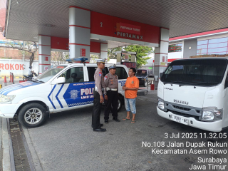 Patroli Rutin di SPBU, Polsek Asemrowo Sampaikan Himbauan Kamtibmas dan Tertib Lalin
