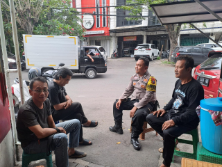 Bhabinkamtibmas Kelurahan Bongkaran Ajak Warga Waspada Cegah Curanmor dan Kenakalan Remaja