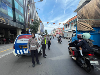 Patroli Harkamtibmas di Jalan Kembang Jepun, Polsek Pabean Cantikan Pantau Arus Lalu Lintas dan Antisipasi 3 Cepu