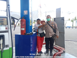 Polsek Asemrowo Laksanakan Patroli Dialogis di SPBU Margomulyo, Sampaikan Pesan Kamtibmas dan Antisipasi 3C