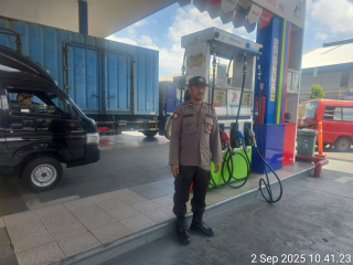 Patroli Personil Polsek Asemrowo di SPBU Margomulyo, Pastikan Ketersediaan BBM dan Keamanan Wilayah