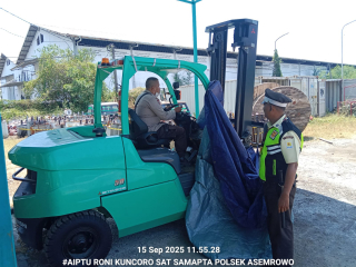 Polsek Asemrowo Laksanakan Patroli Dialogis di PLN Tambak Langon Antisipasi Gangguan Kamtibmas