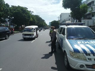 Polsek Pabean Cantikan Laksanakan Patroli Harkamtibmas di Sekitar Jalan Jakarta Surabaya