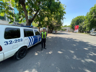 Patroli Harkamtibmas dan Pemantauan Arus Lalu Lintas di Simpang Semut Baru oleh Polsek Pabean Cantikan