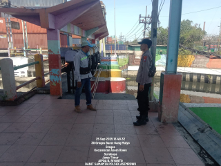 Polsek Asemrowo Laksanakan Patroli dan Koordinasi Pengerukan Lumpur di Pintu Air Balong II Tambak Langon