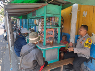 Bhabinkamtibmas Bongkaran Polsek Pabean Cantikan Sambang Warga RT 02 RW 08 Jalan Jagalan, Sampaikan Himbauan Kamtibmas