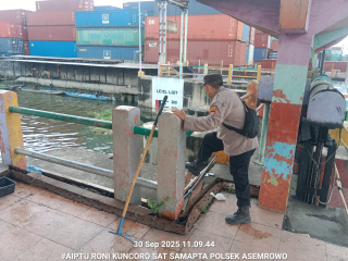 Polsek Asemrowo Laksanakan Patroli Pemantauan Debit Air di Pompa Balong II, Antisipasi Potensi Banjir