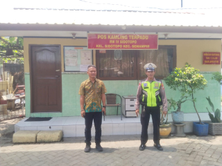 Patroli Harkamtibmas di Pos Kampling Kampung Tangguh Sidotopo, Polsek Semampir Pantau Program Budidaya Ikan Lele