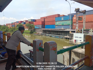 Patroli Personel Polsek Asemrowo Pantau Debit Air di Pompa Balong II Antisipasi Potensi Banjir