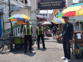 Patroli Harkamtibmas Polsek Semampir di Kawasan Wisata Religi Ampel Berlangsung Aman dan Kondusif