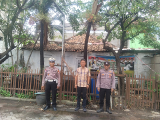 Polsek Semampir Laksanakan Patroli Harkamtibmas dan Pemantauan Budidaya Ikan Lele di Pos Kampung Tangguh Sidotopo