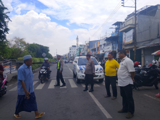 Polsek Semampir Gelar Patroli Harkamtibmas di Kawasan Wisata Religi Sunan Ampel
