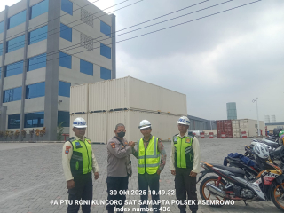 Personel Polsek Asemrowo Laksanakan Patroli dan Himbauan Kamtibmas di PT Lestari Nasional Gas