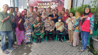 Kegiatan Jumat Curhat Polsek Pabean Cantikan di Balai RW 03 Dapuan Krembangan Utara Berjalan Lancar dan Penuh Kehangatan