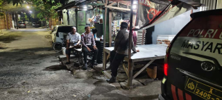 Polsek Asemrowo Laksanakan Patroli Mobile dan Sosialisasi Program Gerakan Pangan Murah Polri