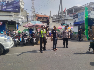 Patroli Harkamtibmas Polsek Semampir Antisipasi 3C dan Pemantauan Peziarah di Kawasan Ampel