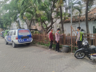 Patroli dan Pemantauan Budidaya Ikan Lele oleh Polsek Semampir di Kawasan Kampung Tangguh