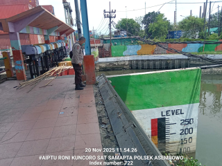 Polsek Asemrowo Lakukan Pengecekan Ketinggian Air di Rumah Pintu Air Balong II