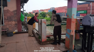 Patroli Pemantauan Pintu Air Balong II Tambak Langon oleh Personel Polsek Asemrowo