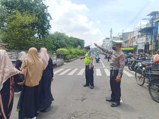 Patroli Harkamtibmas di Kawasan Religi Ampel, Polsek Semampir Terjunkan Personel