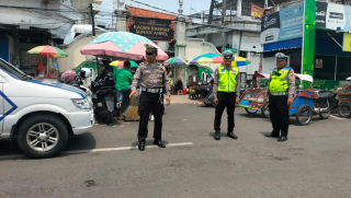 Patroli Polsek Semampir Amankan Kawasan Wisata Religi Ampel