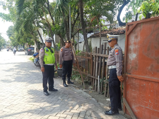 Patroli Harkamtibmas Polsek Semampir Dukung Program Kampung Tangguh Budidaya Ikan Lele