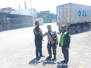 Patroli Kamtibmas Polsek Asemrowo Berikan Himbauan Keamanan di Jalan Greges